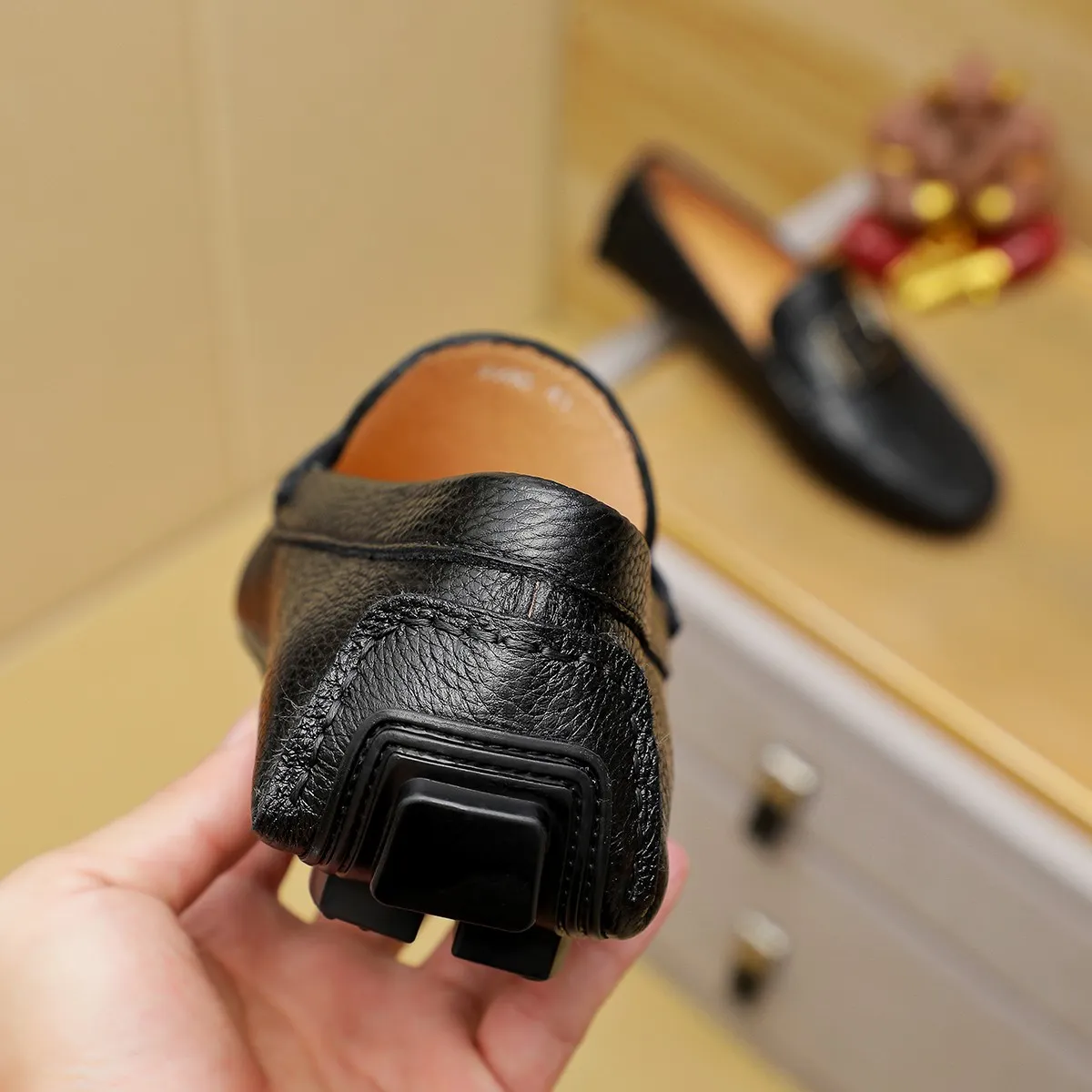 Men's shoes 💰360 💰 LV Louis Vuitton's top-quality Peaches men's shoes 💯Original copy of the official website, the upper is made of imported official website 1:1 material ❌Italian 🇮🇹 cowhide surface, imported pigskin lining. It’s definitely not made with ordinary craftsmanship, it’s the model used by celebrities! The factory’s craftsmanship is designed to create the most perfect shoes for trendy men! Colors available! 38-44 yards